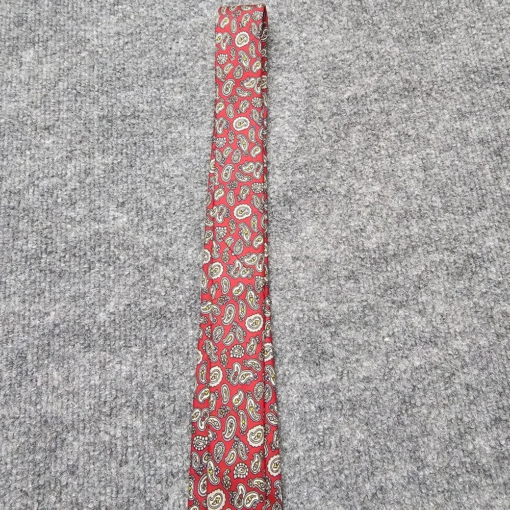 Brooks Brothers Makers Tie Necktie Red Paisley 100%‎ Silk